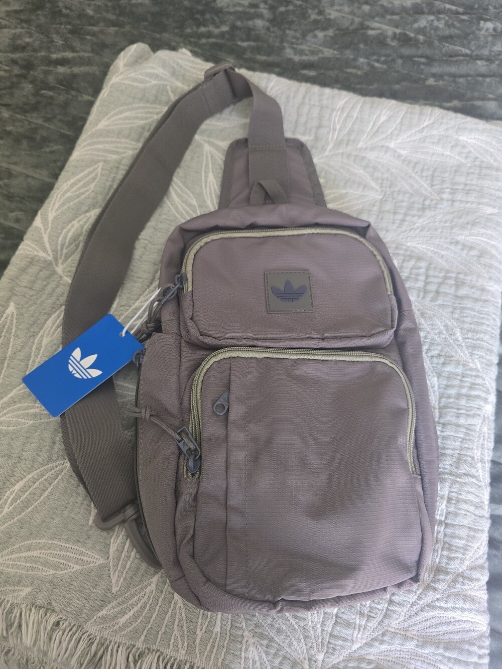 Adidas BNWT Originals Olive Green Utility 4 Sling Bag
